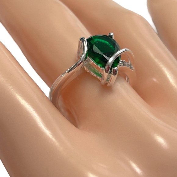 Synthetic Emerald Centre Stone Ring Rhinestone Detail 925 Silver Plate Size 7 - Picture 3 of 10
